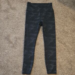 Vuori Charcoal Camouflage Leggings Size Small